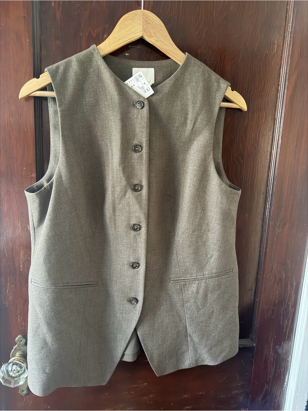 Sleeveless Button-Front Vest Jacket